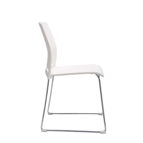 白色椅子.jpg